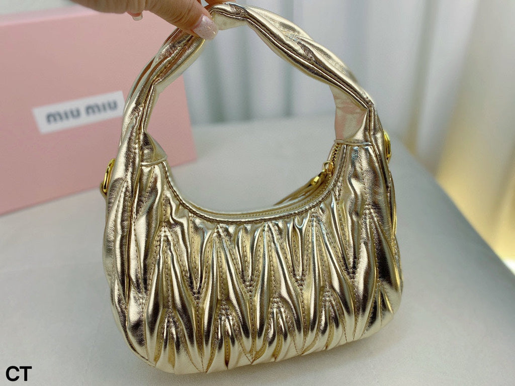 Wander 22 Bag in Golden Lambskin