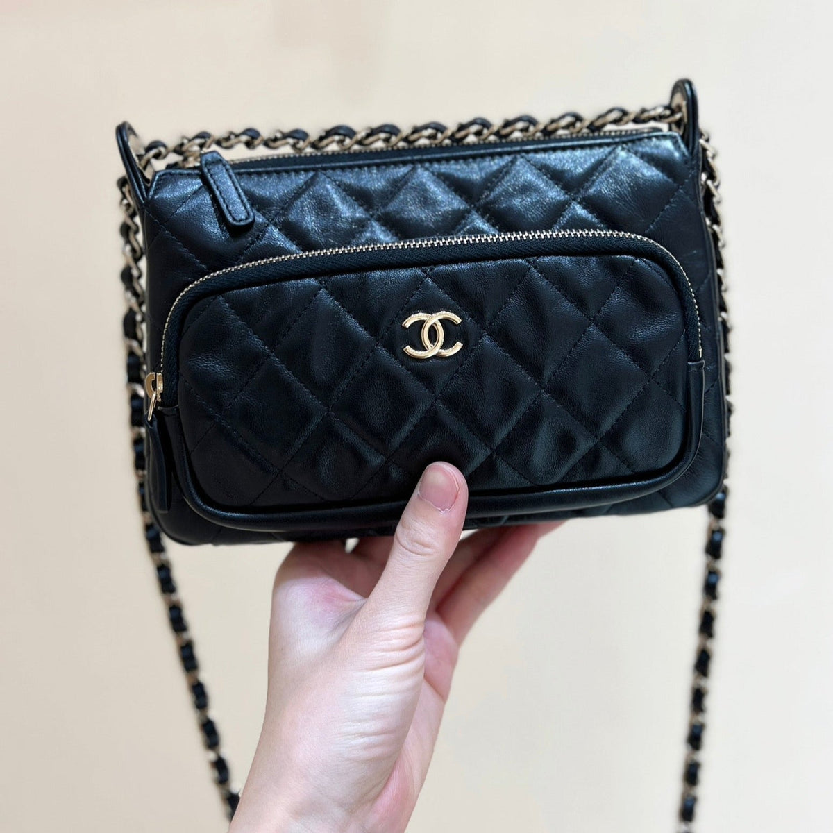 Chanel Quilted Shoulder Bag 21 in Black Lambskin with Gold Metallic