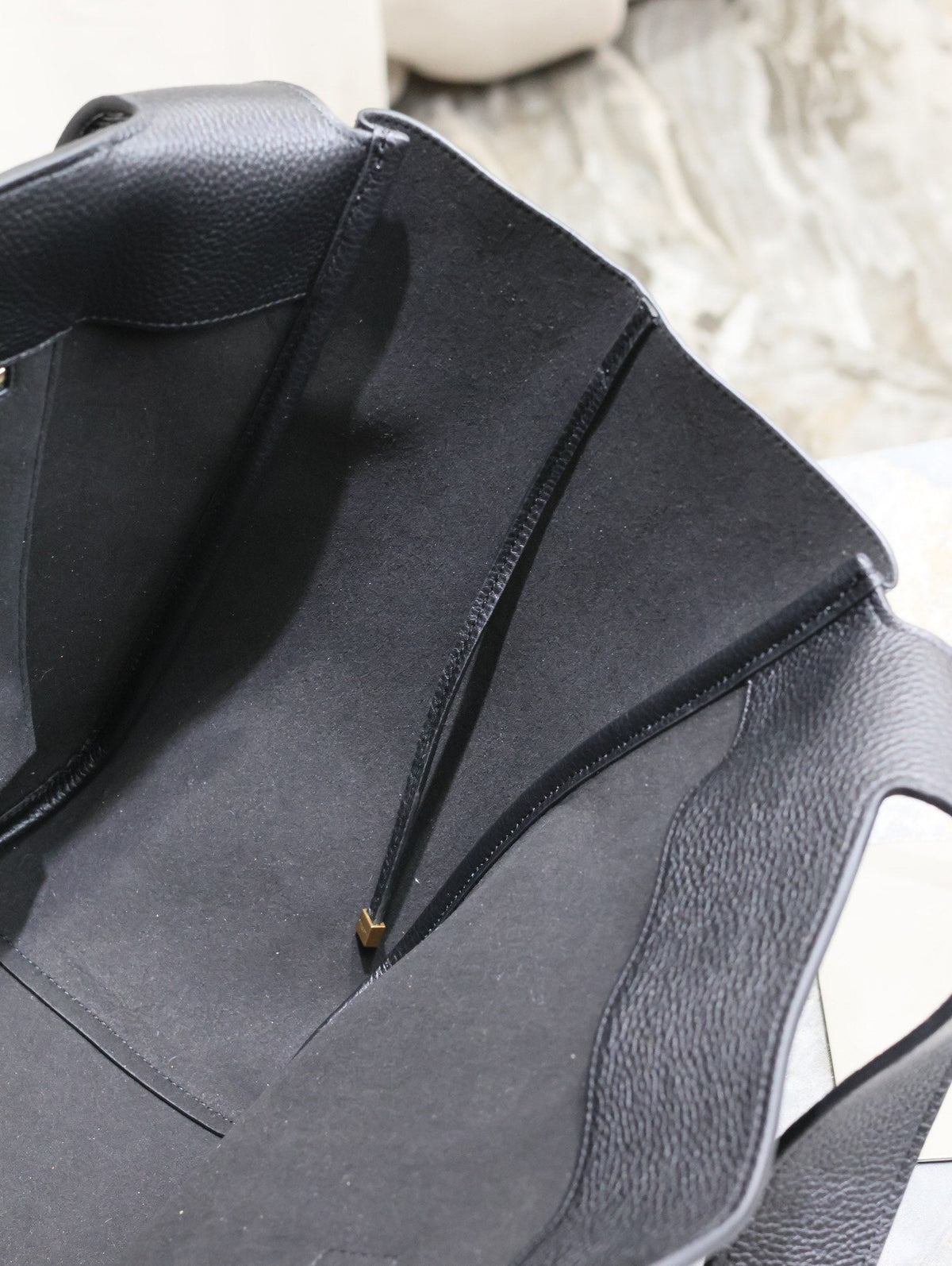 Saint Laurent Le 5 À 7 Bea Tote Bag 50 in Black Lambskin Gold Logo