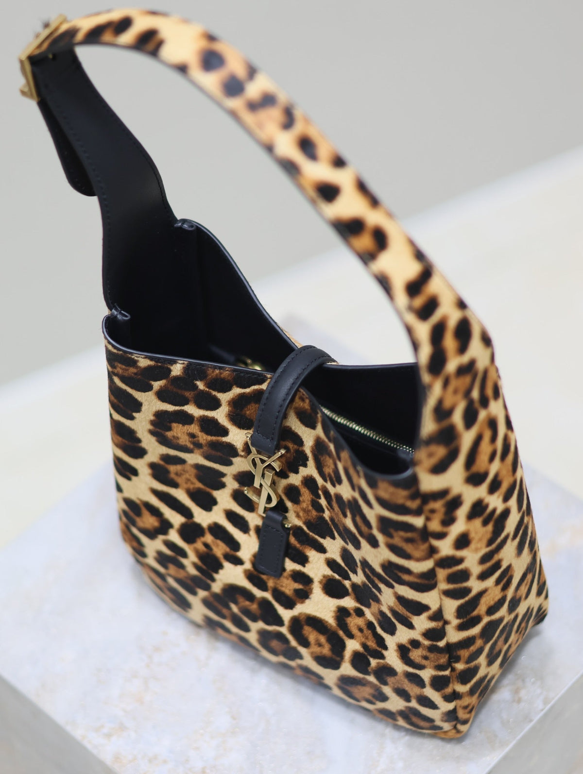 Saint Laurent Le 5 À 7 Small Supple 23 in Leopard Print Calfskin Bag