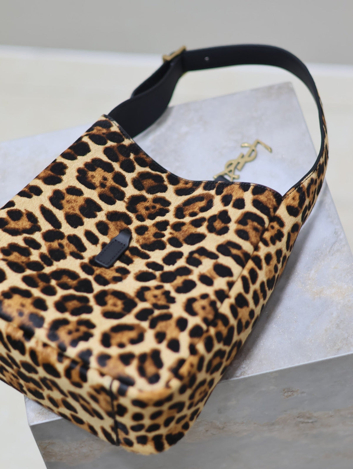 Saint Laurent Le 5 À 7 Small Supple 23 in Leopard Print Calfskin Bag
