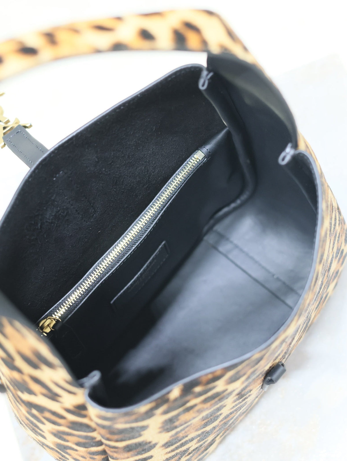 Saint Laurent Le 5 À 7 Small Supple 23 in Leopard Print Calfskin Bag