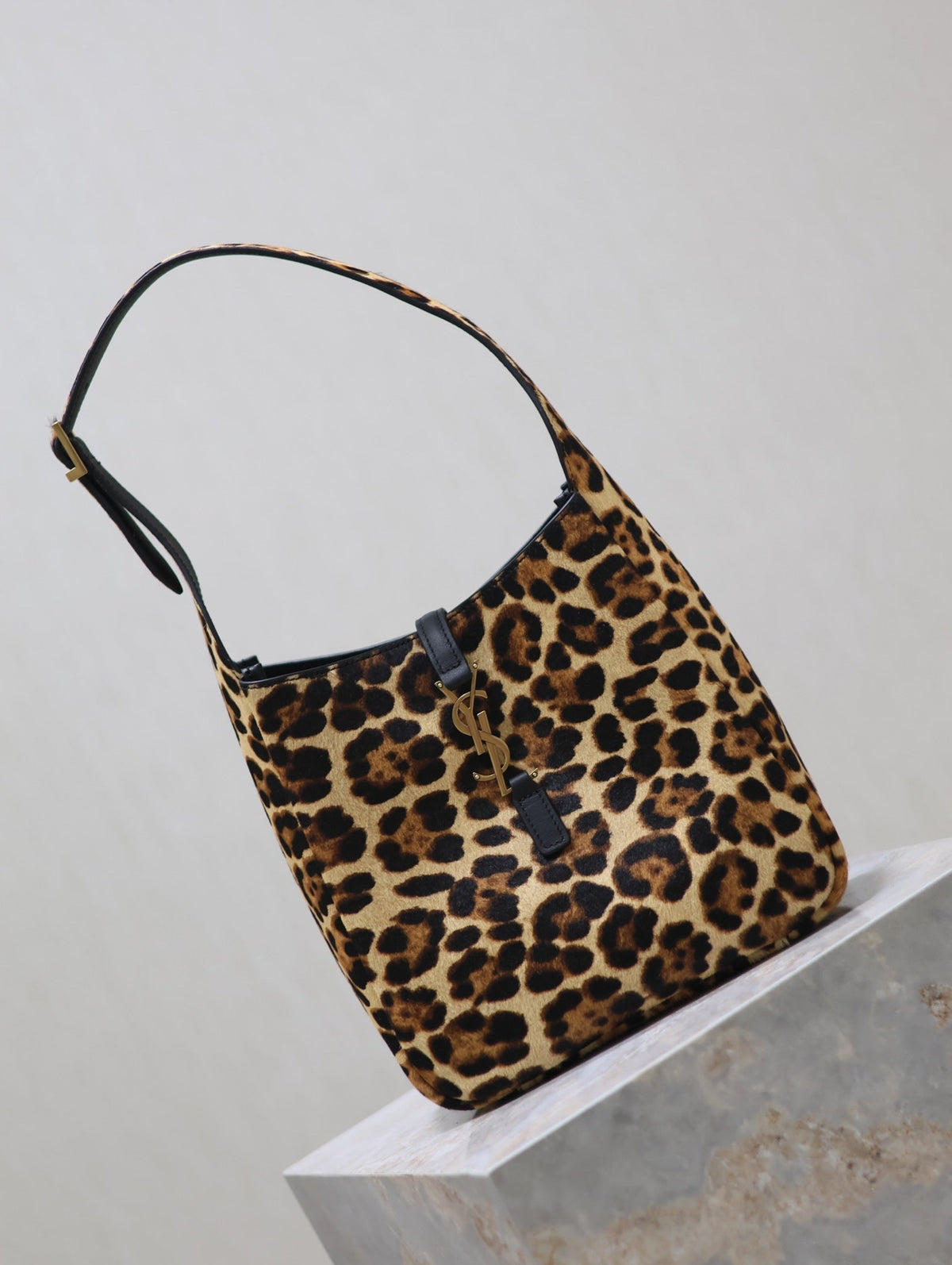 Saint Laurent Le 5 À 7 Small Supple 23 in Leopard Print Calfskin Bag