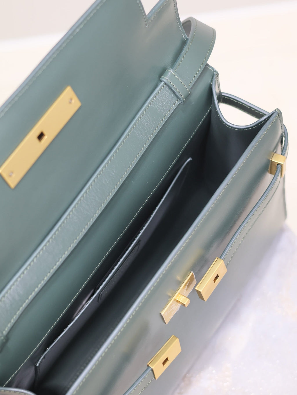 Saint Laurent Manhattan Medium 29 in Sacramento Green Smooth Calfskin Gold Buckle Bag