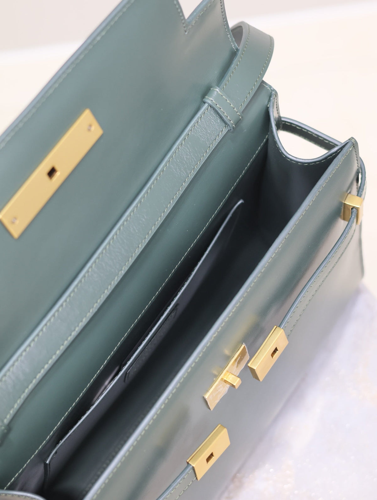 Saint Laurent Manhattan Medium 29 in Sacramento Green Smooth Calfskin Gold Buckle Bag