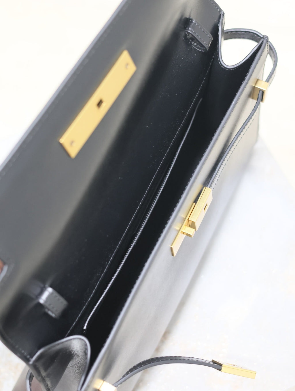 Saint Laurent Manhattan Medium 29 in Black Smooth Calfskin Gold Buckle Bag