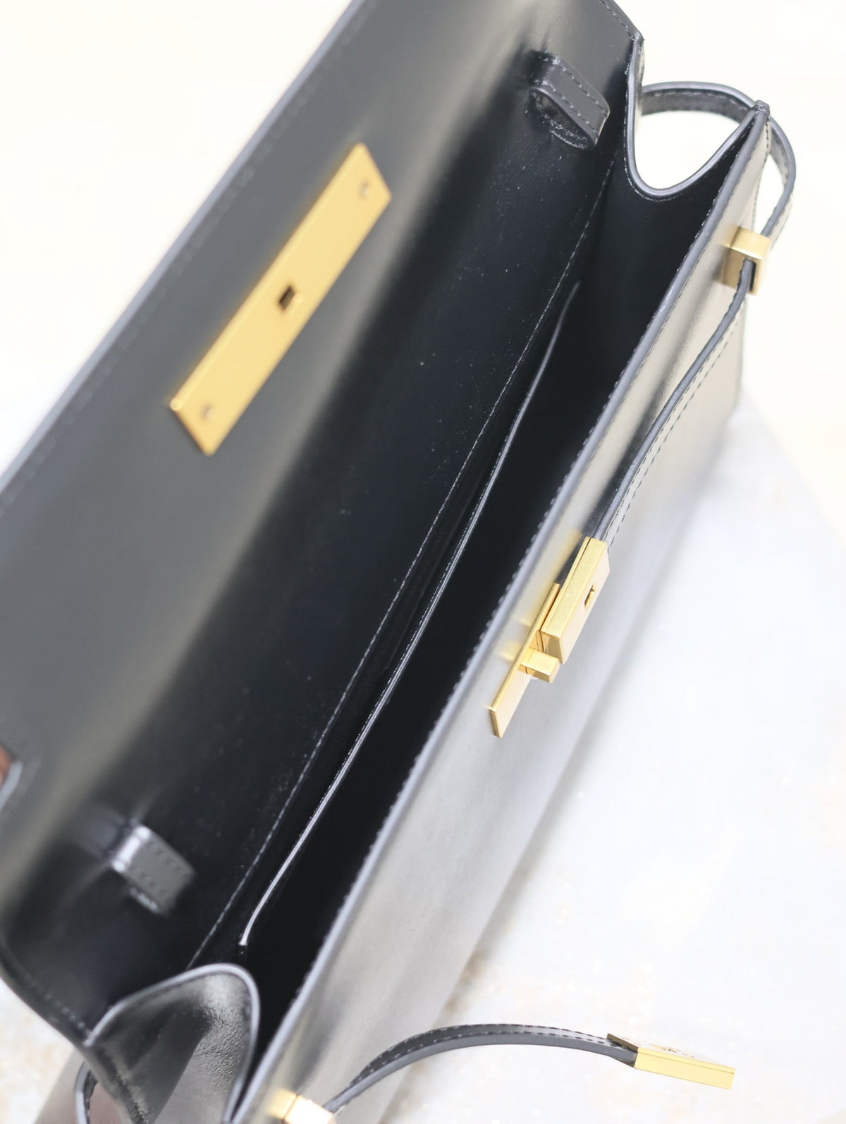 Saint Laurent Manhattan Medium 29 in Black Smooth Calfskin Gold Buckle Bag