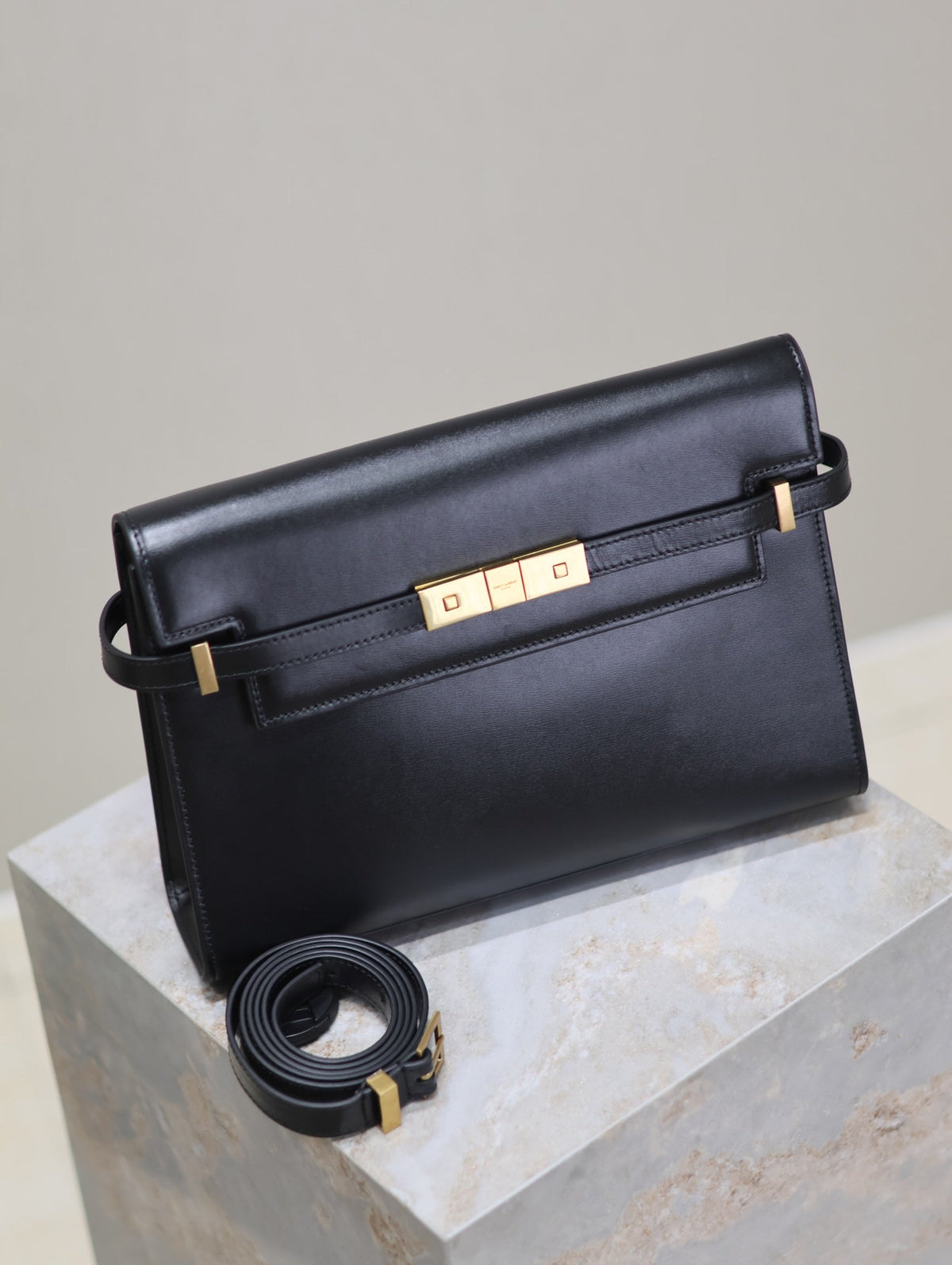 Saint Laurent Manhattan Medium 29 in Black Smooth Calfskin Gold Buckle Bag