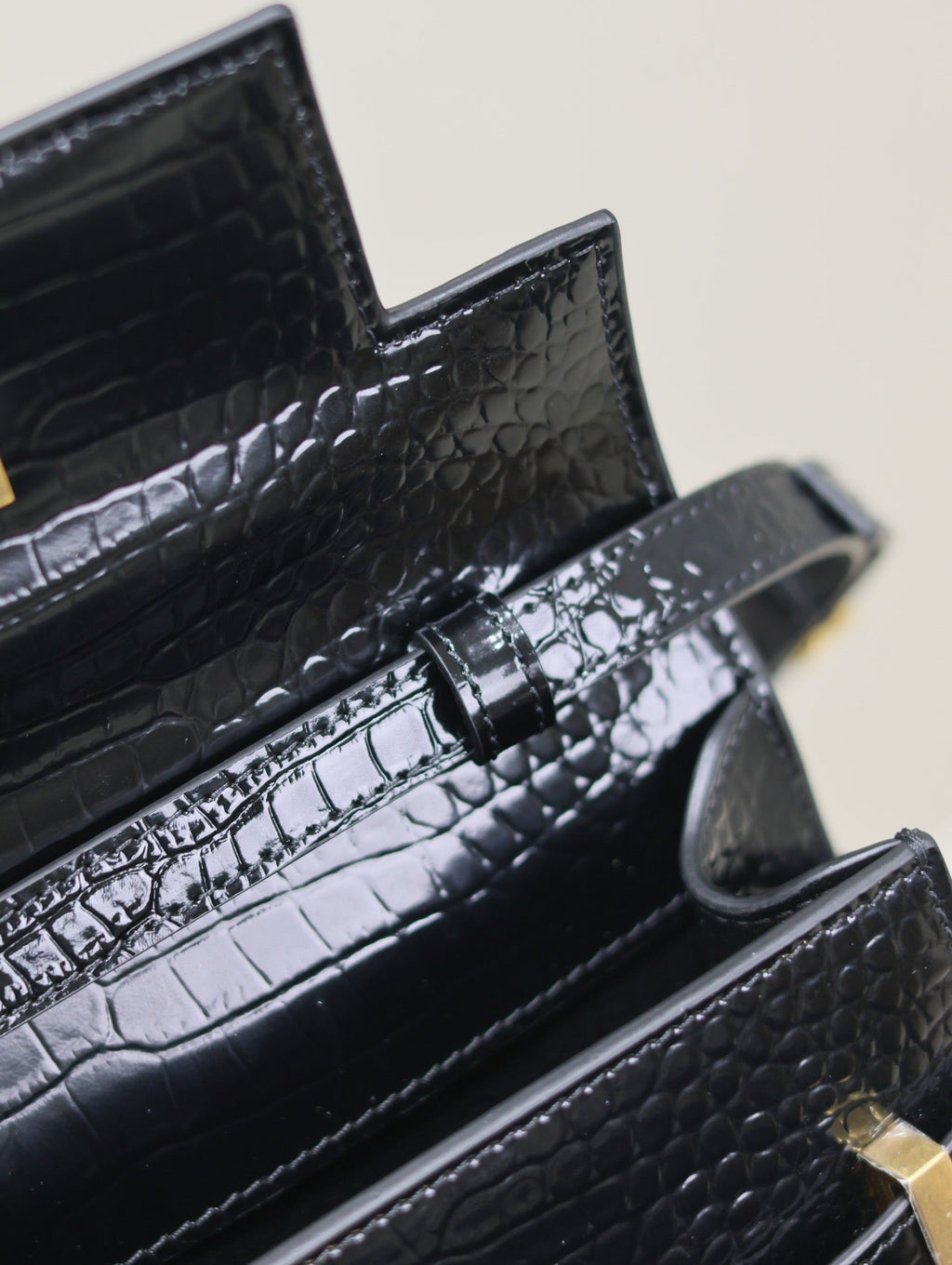 Saint Laurent Manhattan Small 24 in Black Crocodile Pattern Glossy Calfskin Gold Buckle Bag