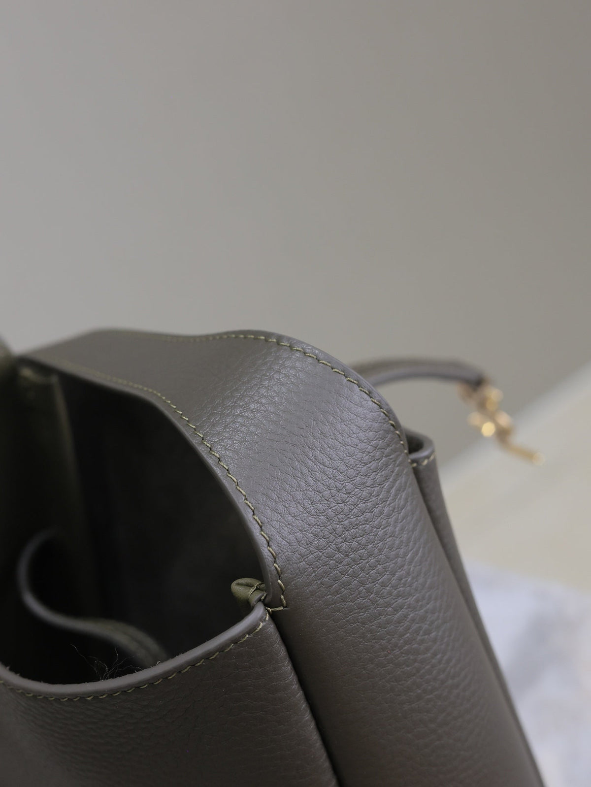 Saint Laurent 25S Le 5 À 7 Bag 16 in Light Musk Grained Calfskin Gold Hardwre