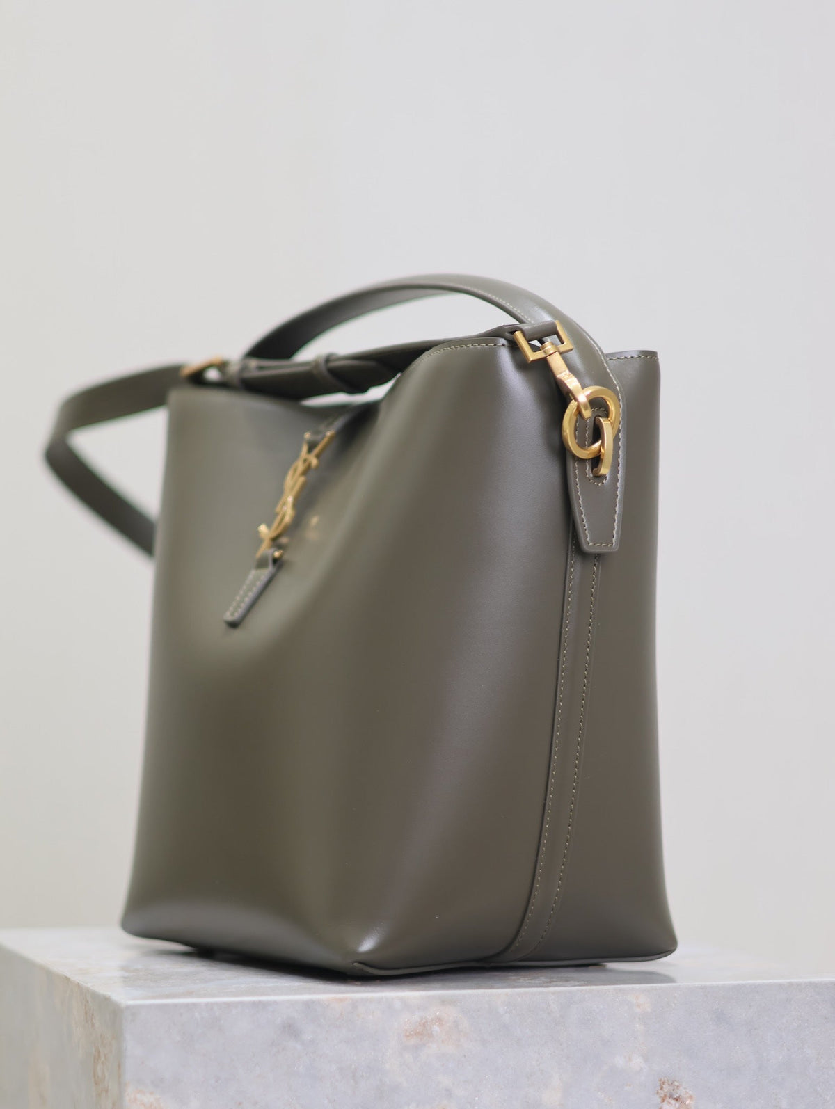 Saint Laurent 25S Le 5 À 7 Bucket 26 in Dark Olive Calfskin Gold Hardwre