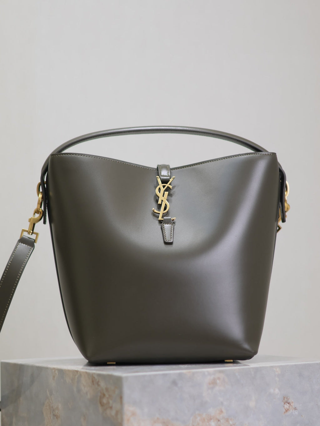 Saint Laurent 25S Le 5 À 7 Bucket 26 in Dark Olive Calfskin Gold Hardwre