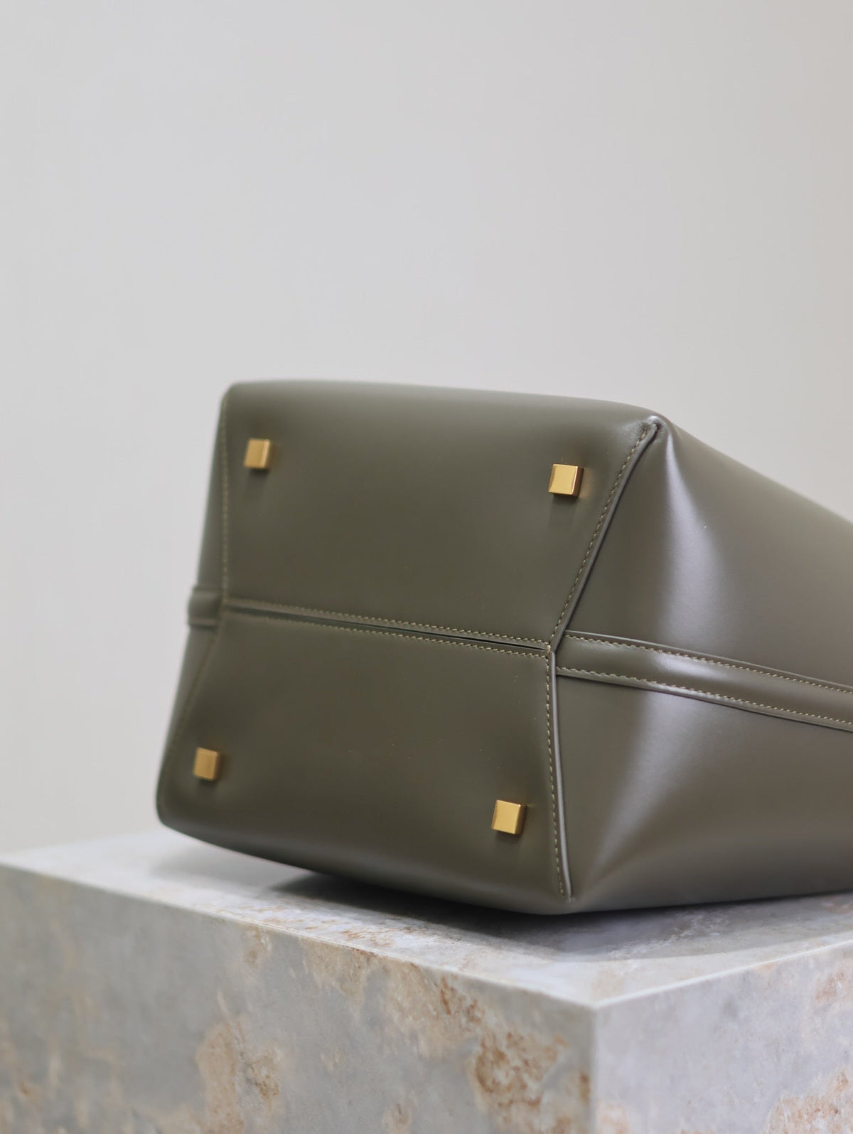 Saint Laurent 25S Le 5 À 7 Bucket 26 in Dark Olive Calfskin Gold Hardwre