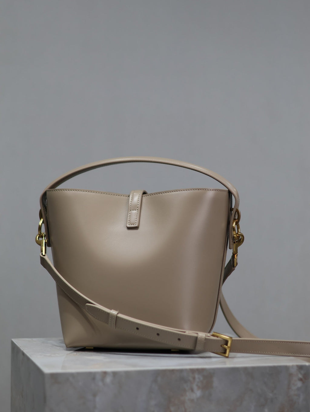 Saint Laurent 25S Le 37 Bucket 20 in Beige Calfskin Gold Hardwre
