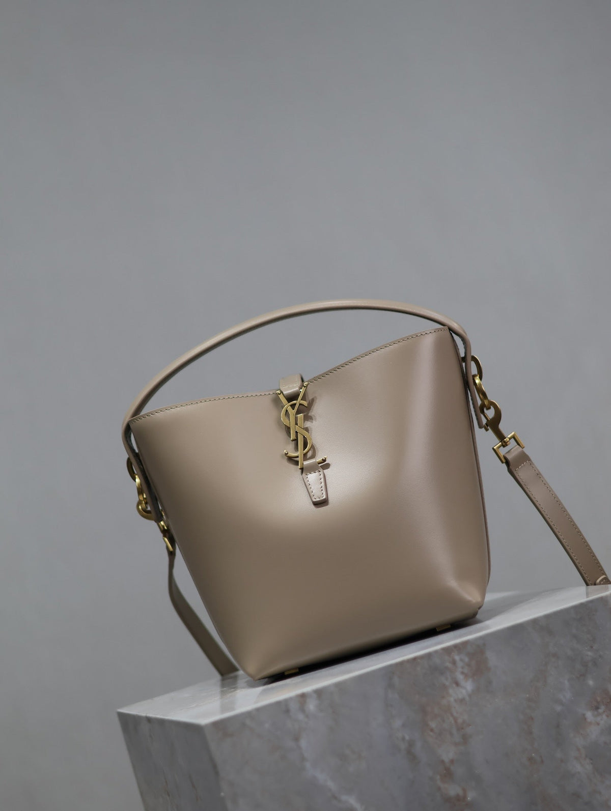 Saint Laurent 25S Le 37 Bucket 20 in Beige Calfskin Gold Hardwre