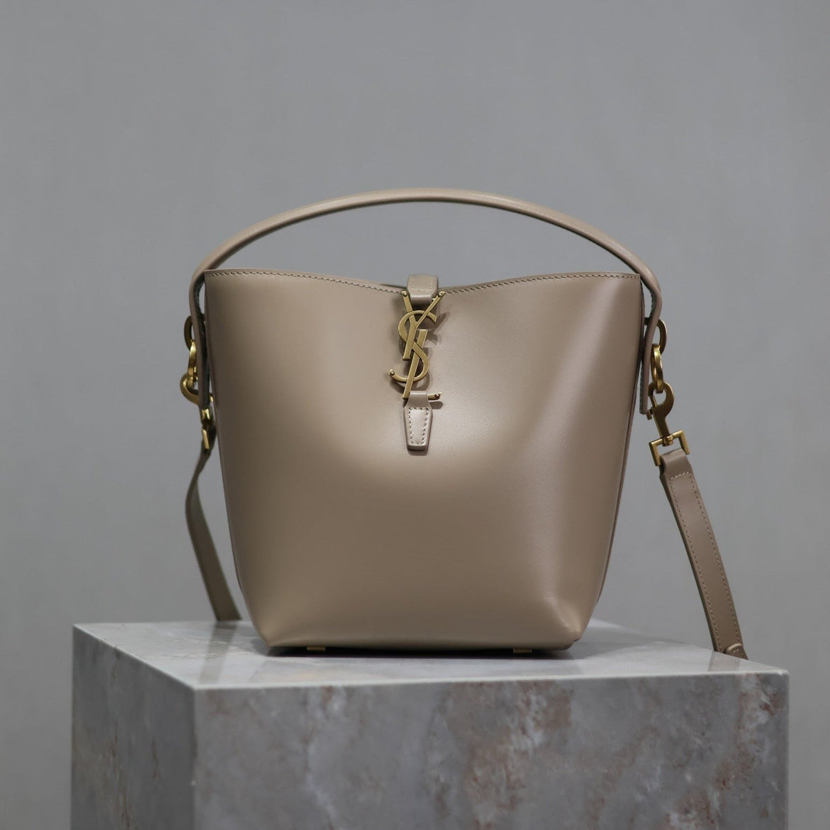 Saint Laurent 25S Le 37 Bucket 20 in Beige Calfskin Gold Hardwre