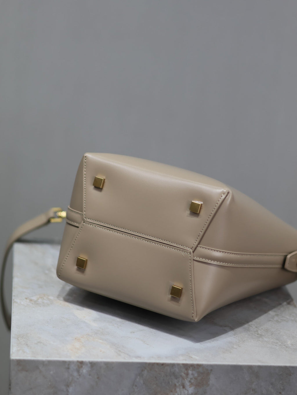 Saint Laurent 25S Le 37 Bucket 20 in Beige Calfskin Gold Hardwre
