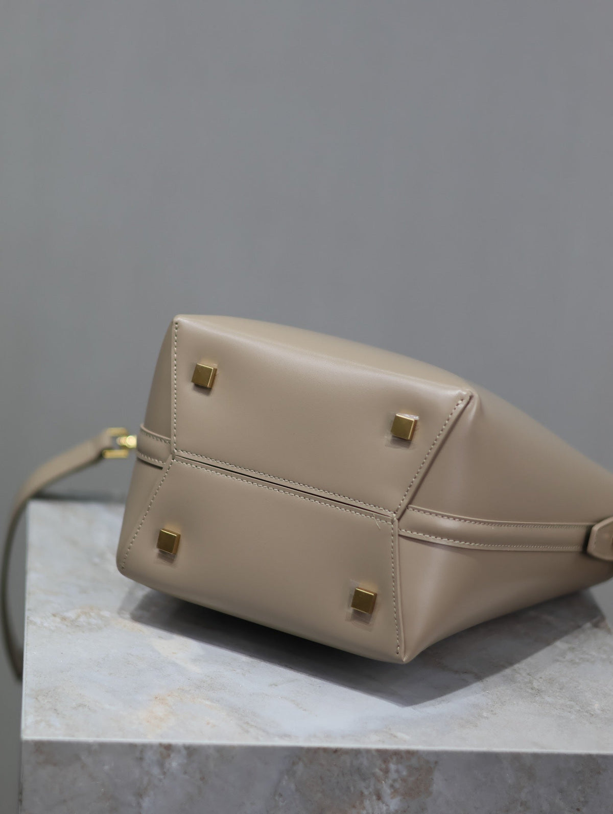 Saint Laurent 25S Le 37 Bucket 20 in Beige Calfskin Gold Hardwre