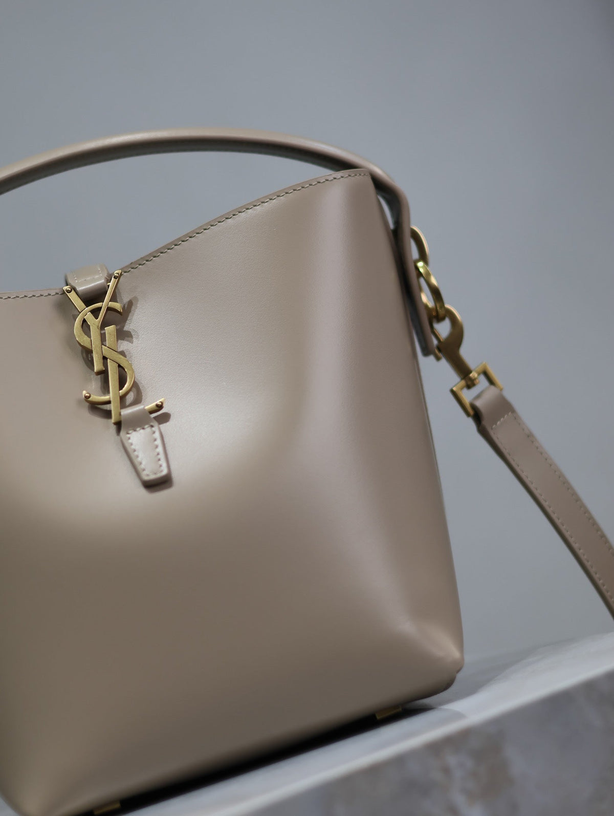 Saint Laurent 25S Le 37 Bucket 20 in Beige Calfskin Gold Hardwre