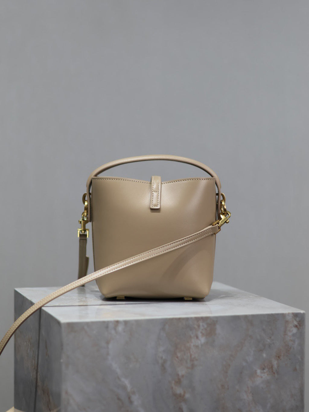 Saint Laurent 25S Le 37 Bucket 15 in Beige Calfskin Gold Hardwre