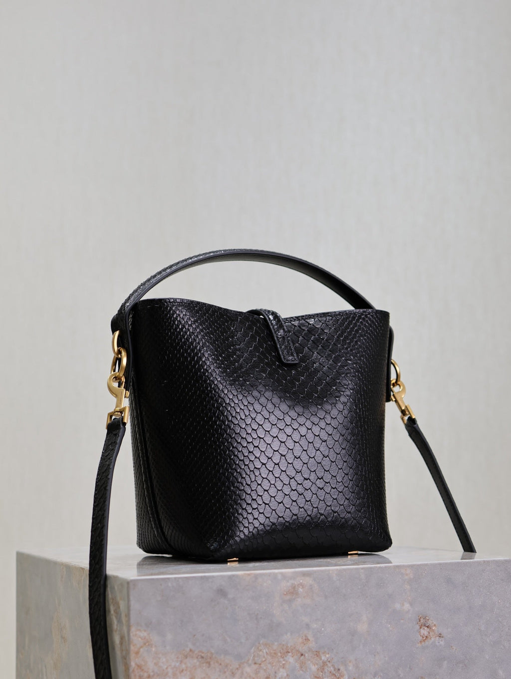 Saint Laurent 25S Le 37 20 in Black Snake Embossed Calfskin Gold Hardwre Bag