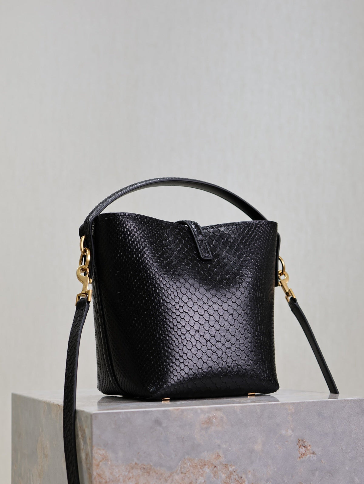 Saint Laurent 25S Le 37 20 in Black Snake Embossed Calfskin Gold Hardwre Bag