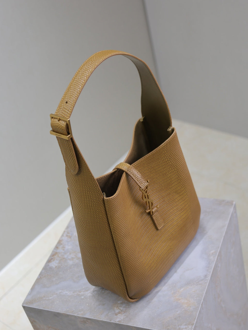 Saint Laurent Le 5 À 7 Small Supple 23 in Cider Brown Lizard-Embossed Calfskin Bag