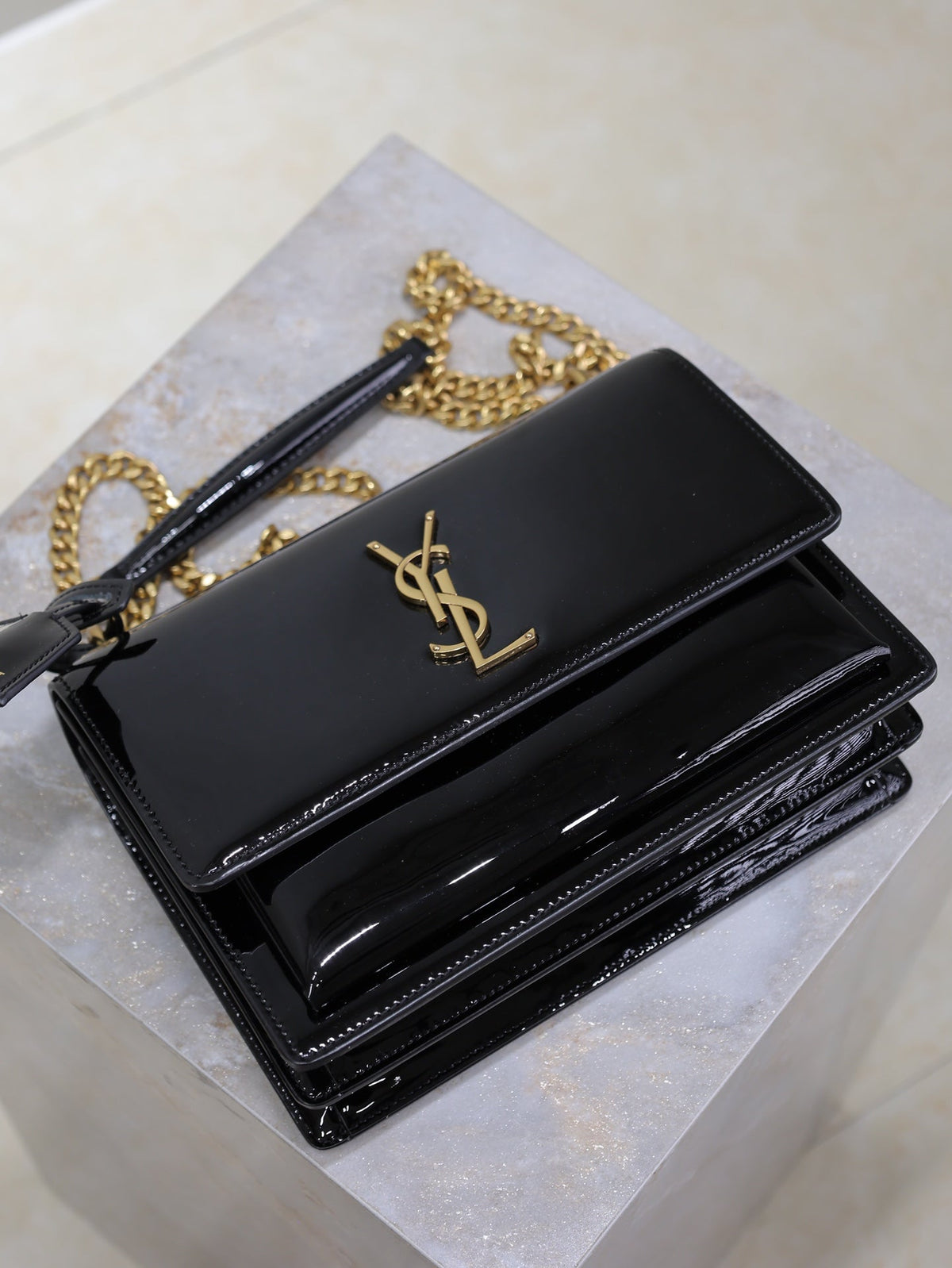 Saint Laurent 25S Sunset Medium 22 in Black Shiny Calfskin Gold Hardwre Bag