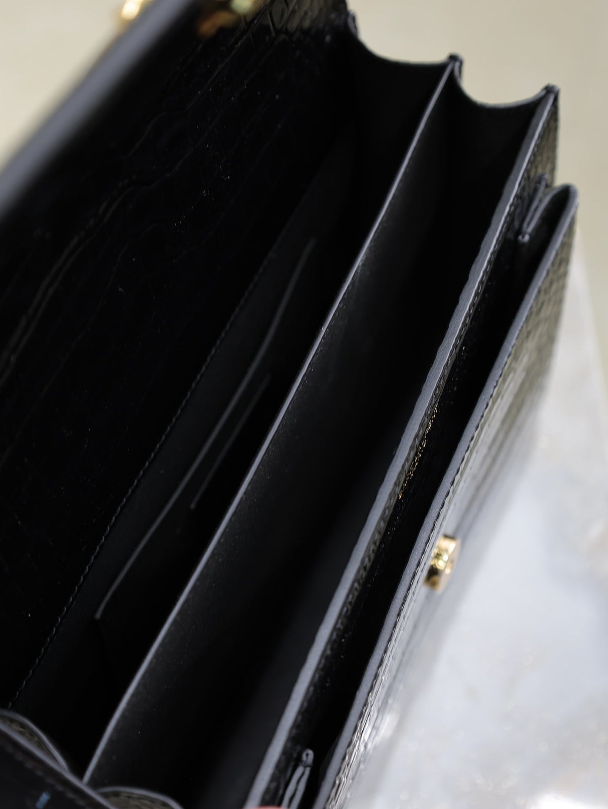 Saint Laurent 25S Sunset Medium 22 in Black Crocodile-Embossed Shiny Calfskin Gold Hardwre Bag