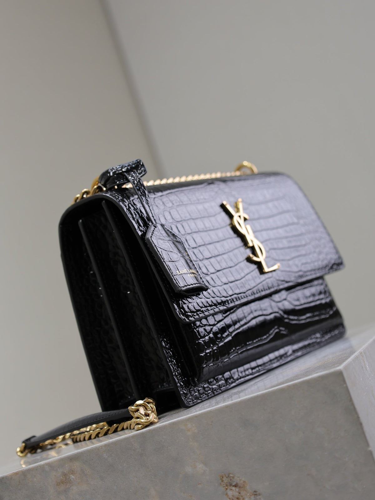 Saint Laurent 25S Sunset Medium 22 in Black Crocodile-Embossed Shiny Calfskin Gold Hardwre Bag