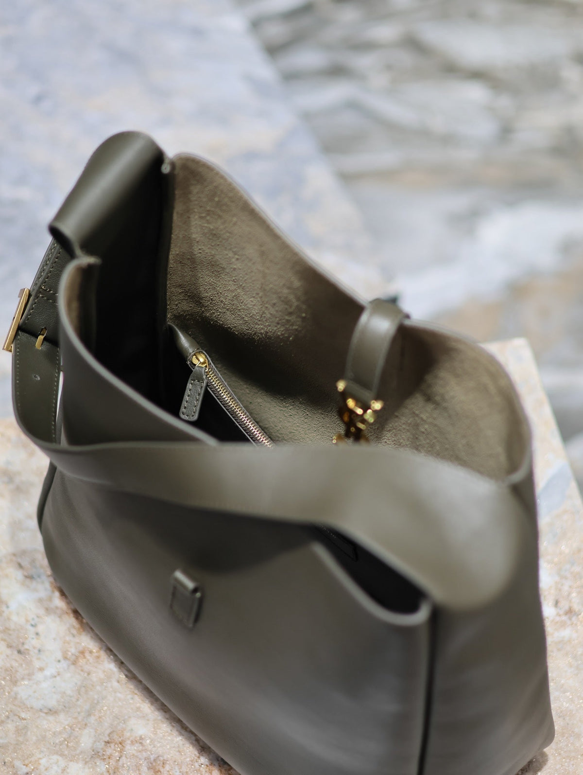 Saint Laurent Le 5 À 7 Large Bag 31 in Khaki Green Lambskin