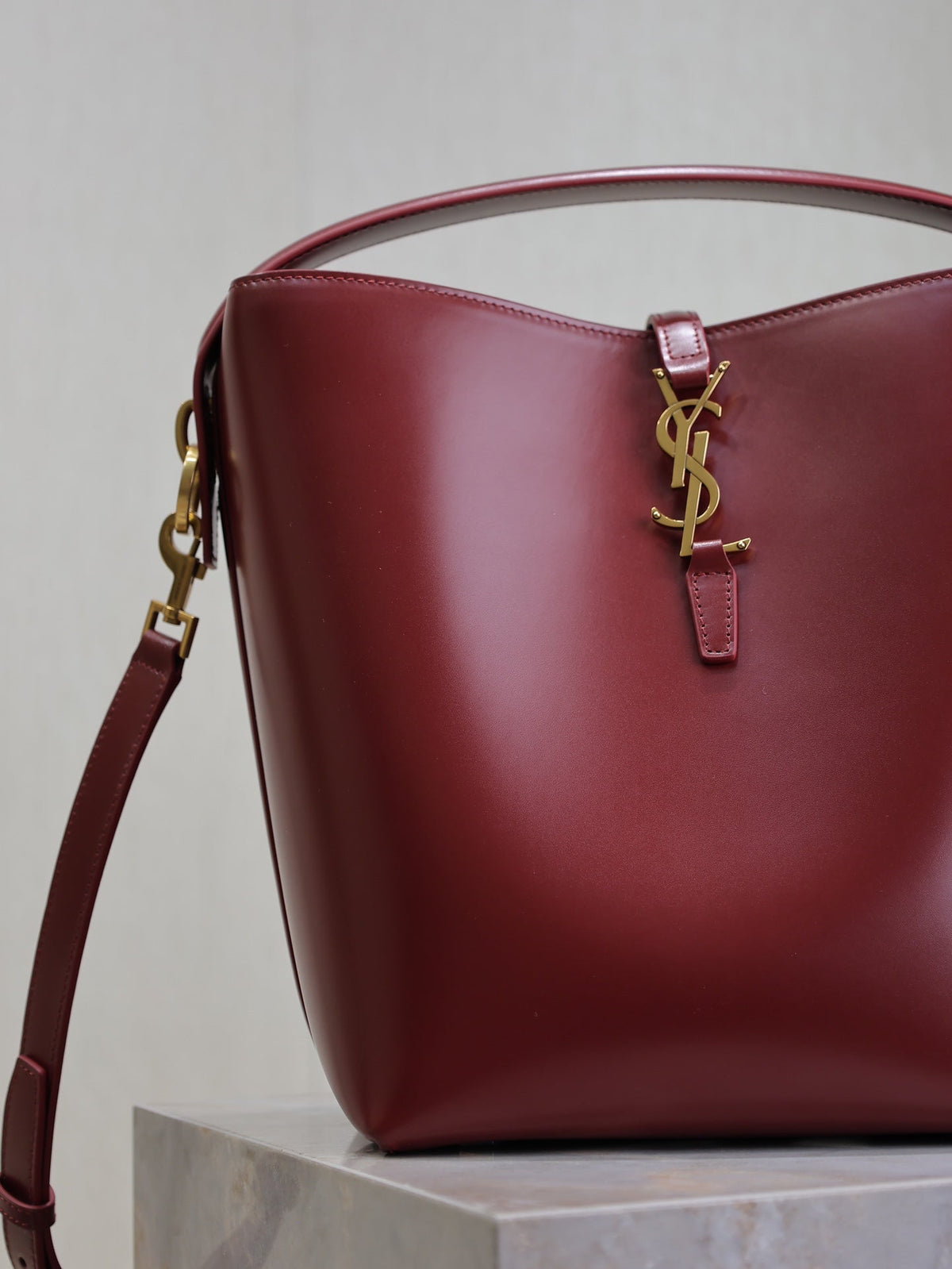 Saint Laurent 25S Le 5 À 7 Bucket 26 in Dark Burgundy Calfskin Gold Hardwre