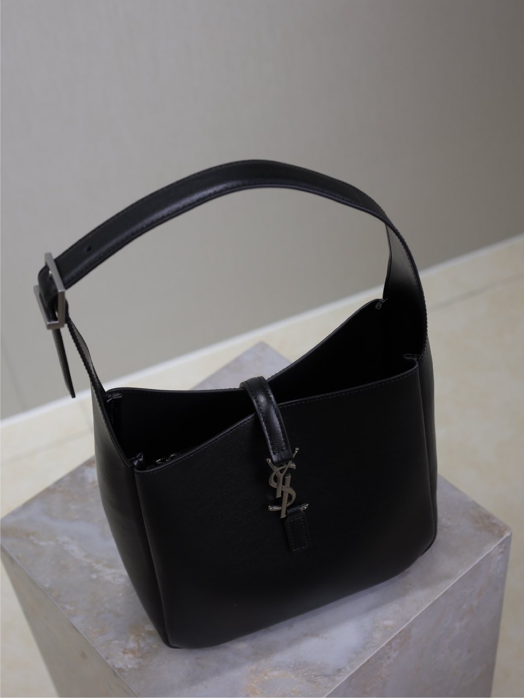 Saint Laurent Le 5 À 7 Supple Bag 23 in Black Calfskin Silver Buckle