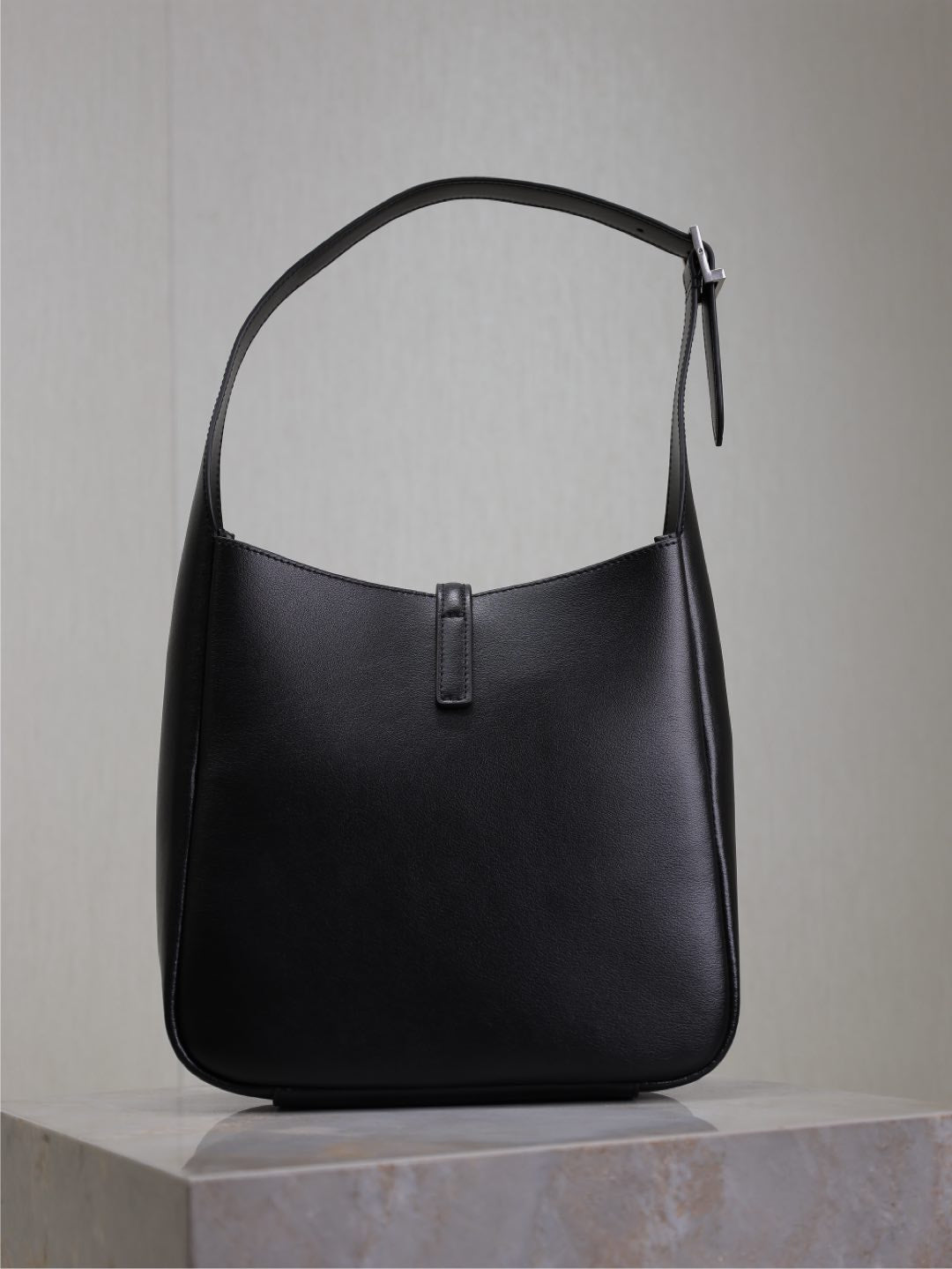 Saint Laurent Le 5 À 7 Supple Bag 23 in Black Calfskin Silver Buckle