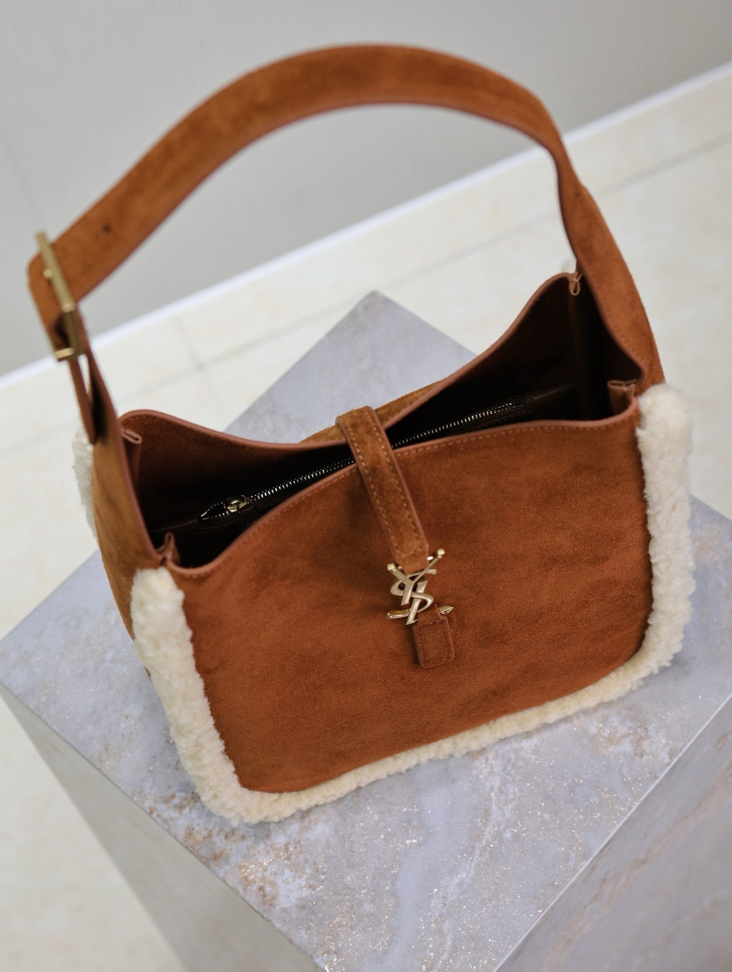 Saint Laurent Le 5 À 7 Small Supple 23 in Amber Orange Suede and White Lamb Fur Trim Bag
